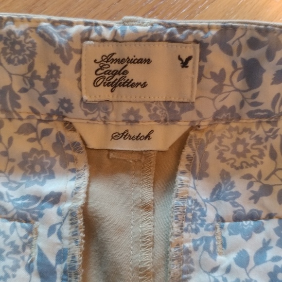 American Eagle low rise beige shorts -Size 00 - Picture 5 of 7
